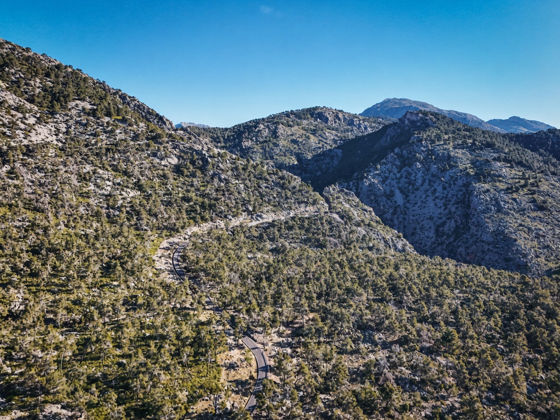 Route sinueuse dans la Serra de Tramuntana, Majorque